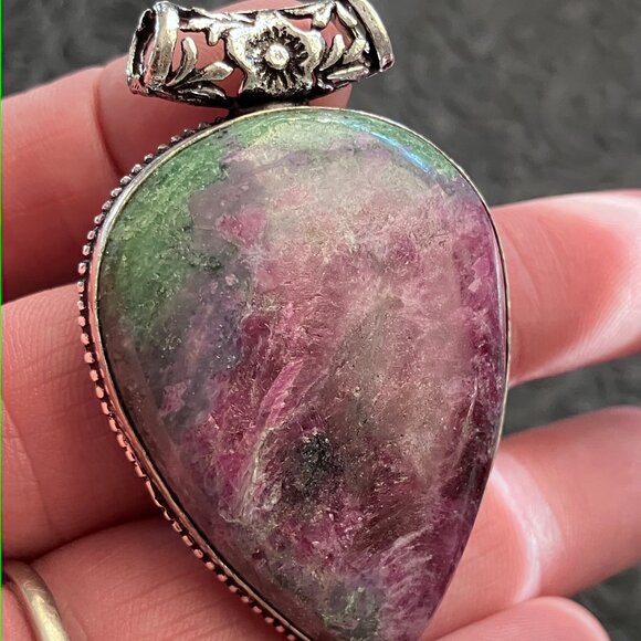 Ruby in Zoisite Anyolite Stone Jewelry Crystal Pendant - Picture 4 of 7